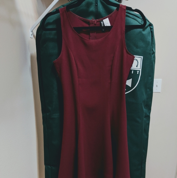H&M Divided Burgundy Skater Dress - Picture 2 of 2
